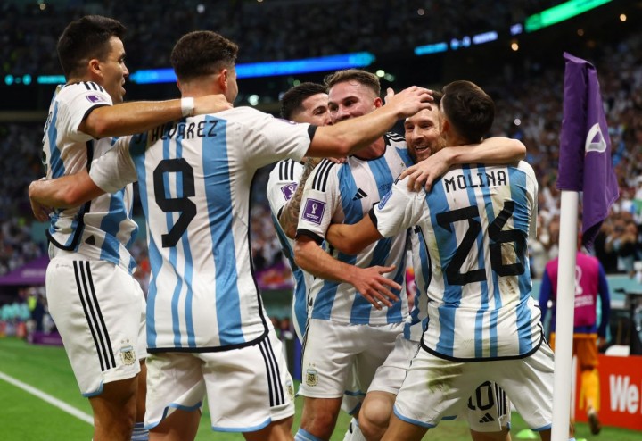 La Selección argentina semifinalista del Mundo: "Dibu" Martínez se hizo gigante en los penales y venció a Países Bajos