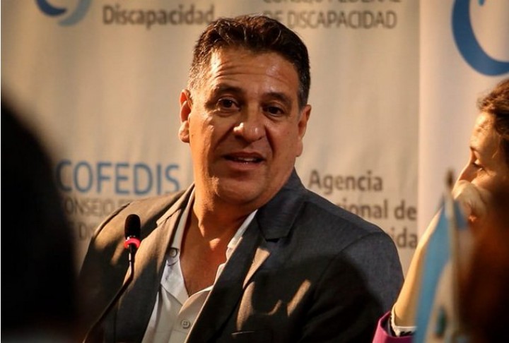 Pascual Fernández: &quot;Una calle era Gobernador Núñez, ahora es Diego Maradona,  la otra era Bartolomé Mitre y cambió a Lionel Messi&quot;