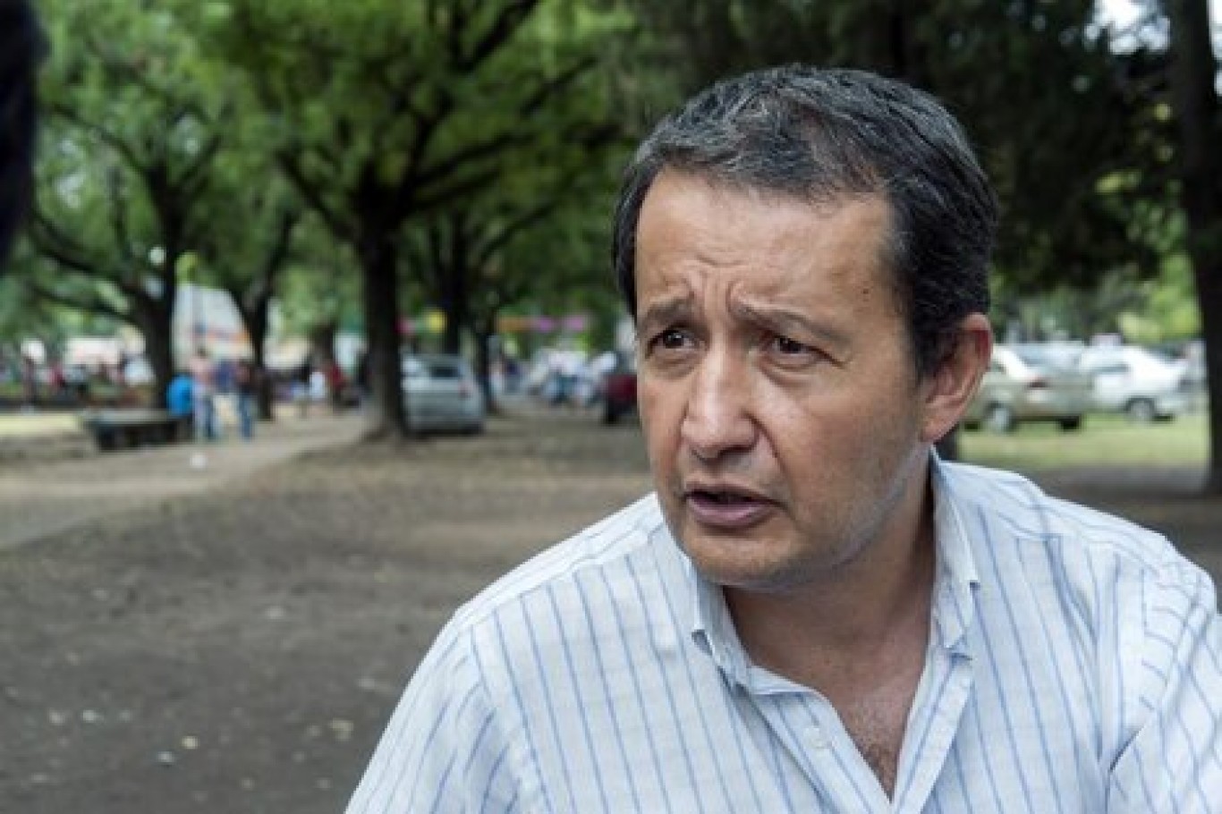 "En la Argentina se debe discutir de quién son las riquezas que se van por el Paraná", Carlos del Frade