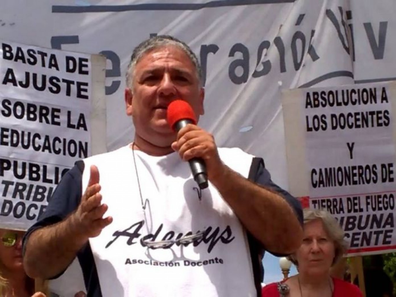 "Repudiamos esta medida de Larreta y la Ministra Acuña...", Jorge Adaro.