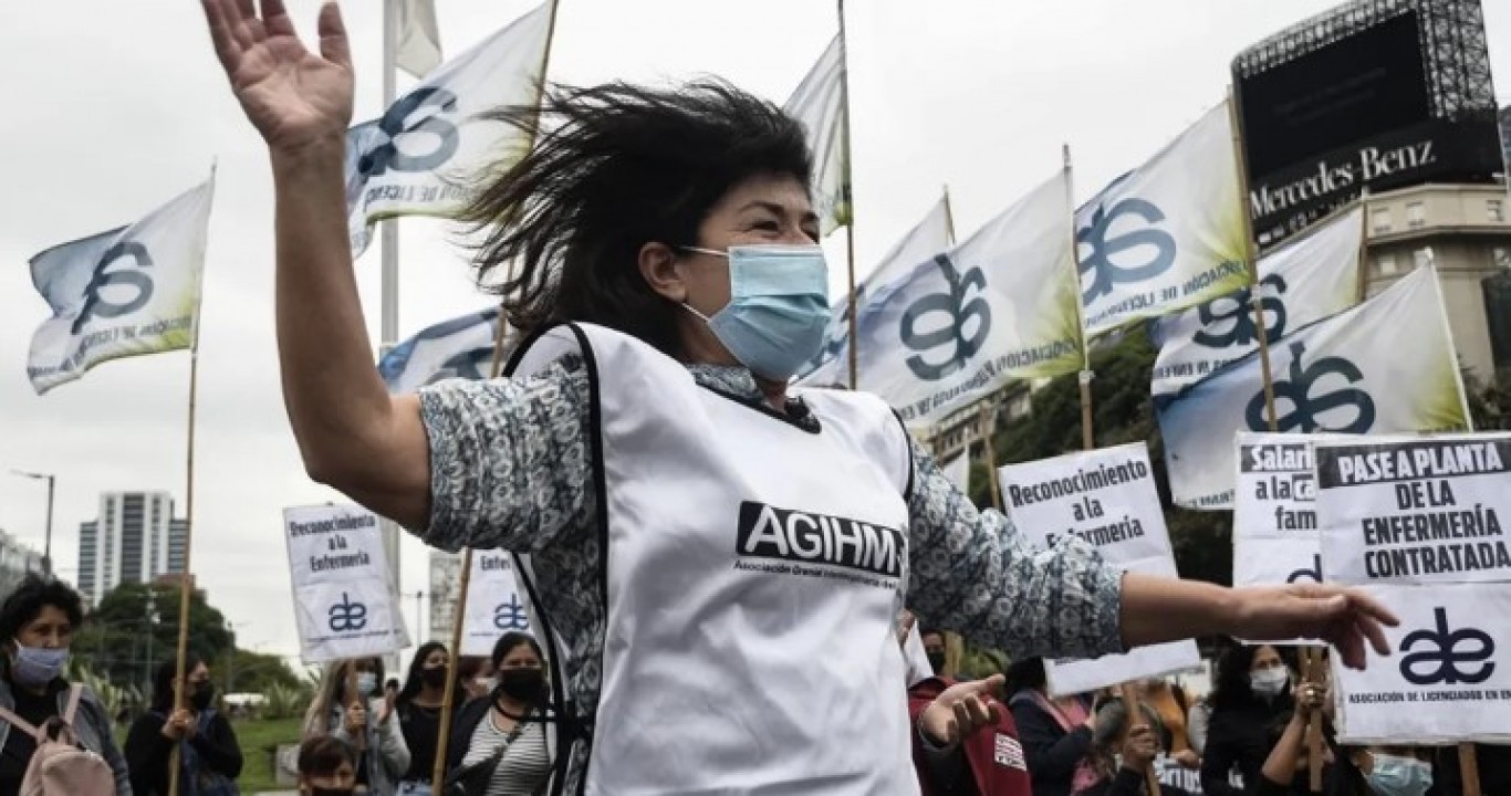 Carolina Cáceres: "El plus que cobramos los enfermeros es muy bajo, y el Gobierno no nos da una respuesta"