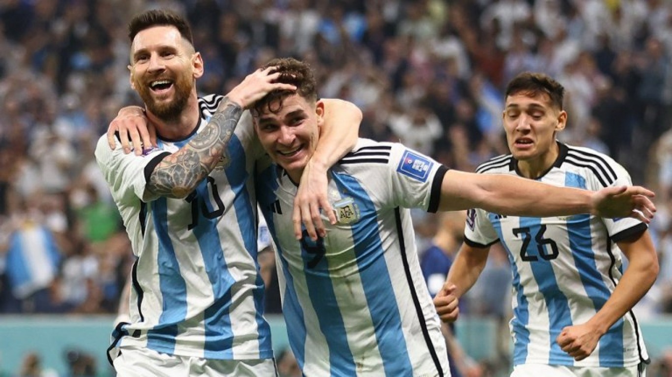 Argentina es finalista del Mundial con un Messi brillante