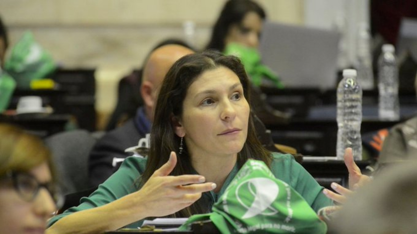 "Nos solidarizamos con Florencia Peña. Estamos insistiendo para que tomen acción en la Cámara de Diputados, como hicimos con Ameri", Mónica Macha