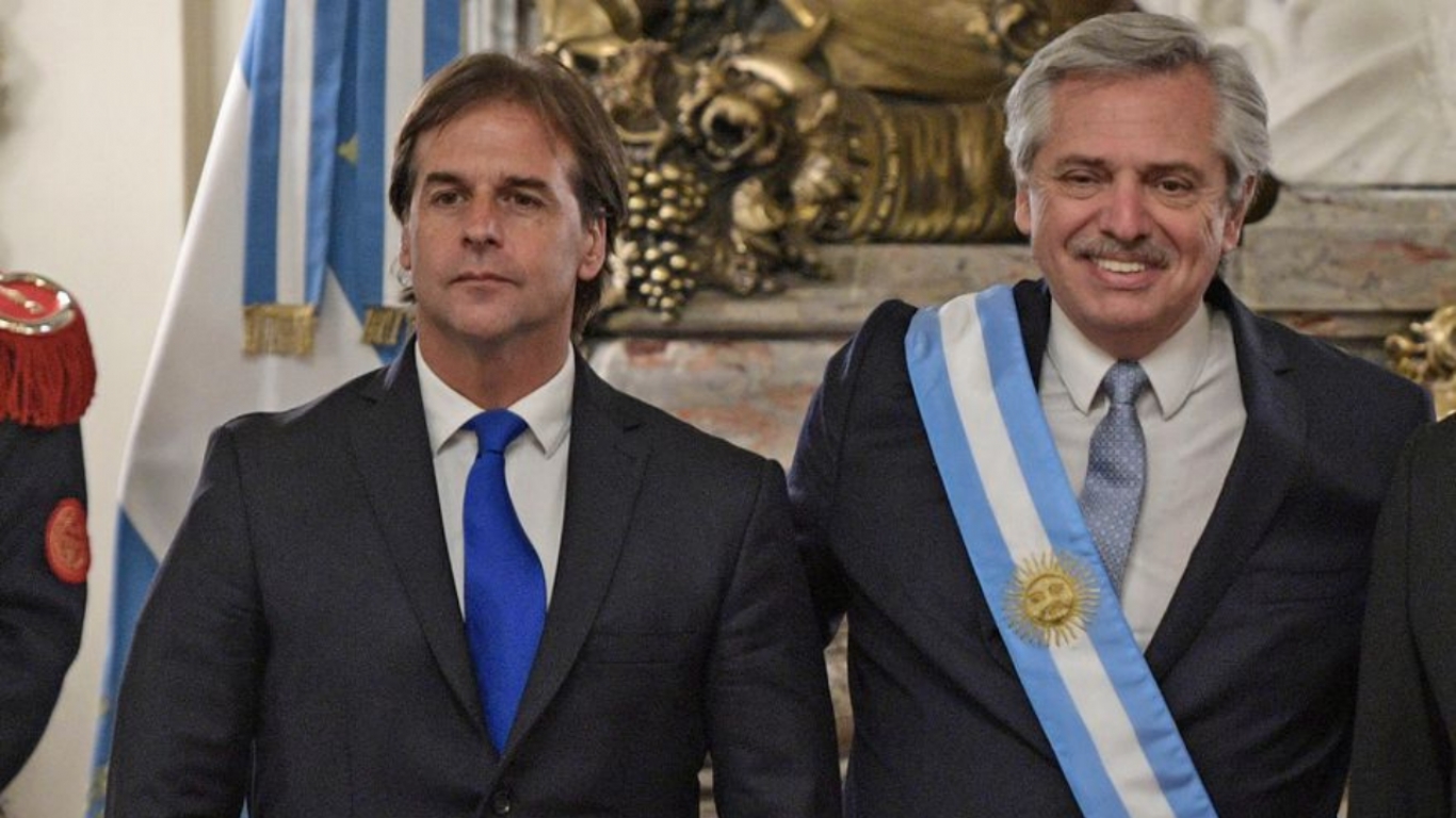 Ganan plata acá pero quieren pagar impuestos en el Uruguay - Roberto Caballero