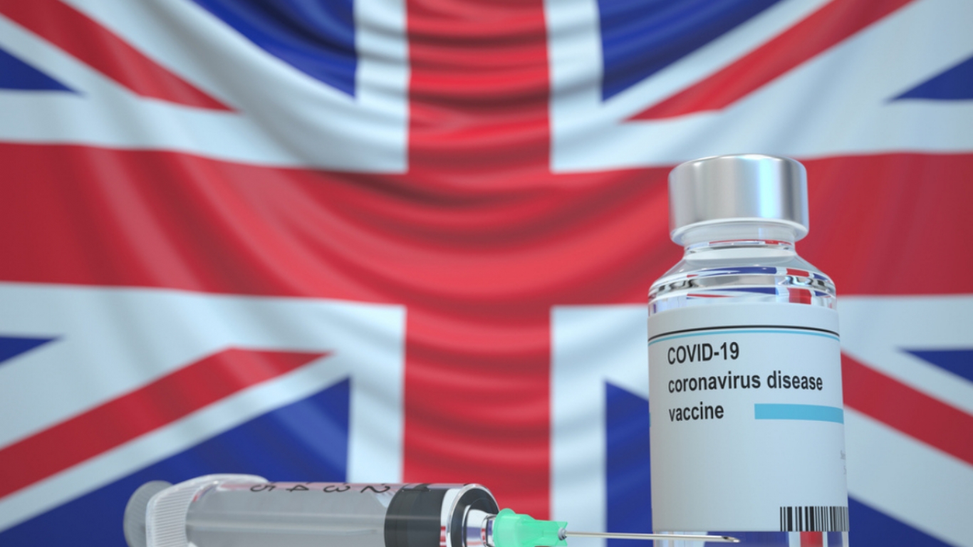 "La primera fase de esta vacunación en Reino Unido irá desde este lunes 8 hasta la primavera", Cristian Blicharski
