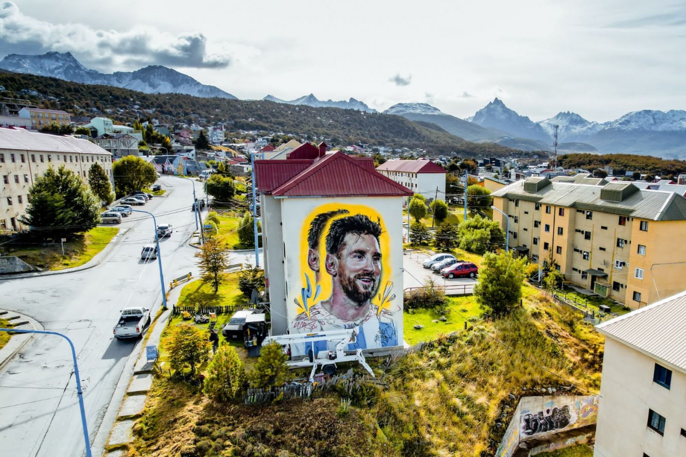 Messi fue homenajeado con un gran mural en Ushuaia
