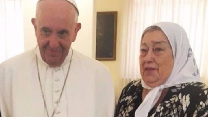 La carta del Papa tras el fallecimiento de Hebe: "Quiero estar cerca de todas las personas que lloran su partida"