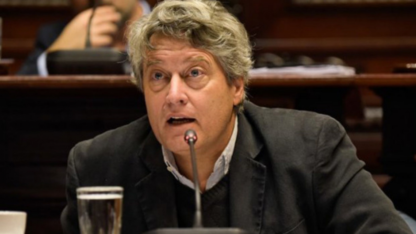 "Uruguay fue el único país que no puso recursos que permitió que la economía se mantuviera a flote", Rafael Michelini