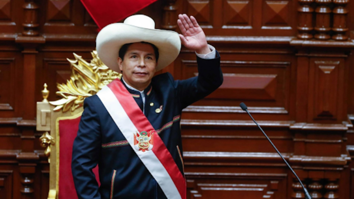 "Las renuncias en Perú son una salida de la crisis para Castillo", Yair Cybel